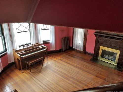 30 Franklin St, Enfield CT 06082-3608 exterior