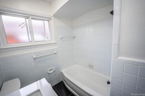 8451 Nightingale St, Dearborn Heights MI  48127-1203 exterior