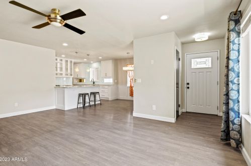 7035 15th St, Phoenix AZ  85020-5414 exterior