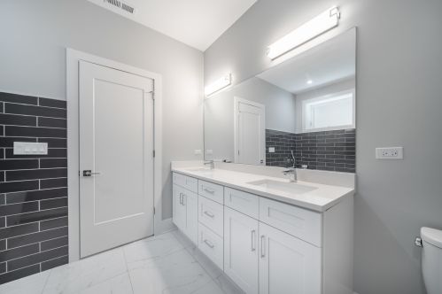 556 18th St, Chicago IL  60616-4562 exterior