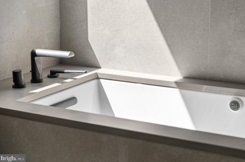 1355 Kater St, Philadelphia PA 19147-1817 exterior