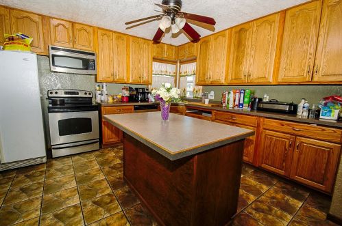 9206 95th St, Milwaukee, WI 53224-1714