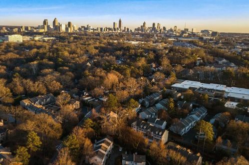 1240 Defoor Ct, Atlanta GA 30318-2967 exterior