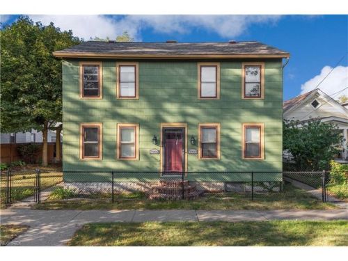 3902 Woodbine Ave, Cleveland OH  44113-3220 exterior