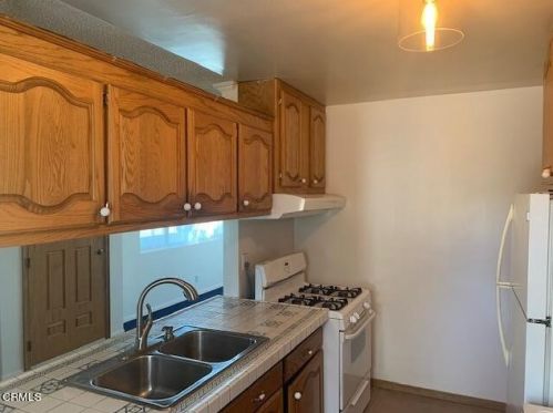 2508 Colonia Ave, Oxnard CA 93036-1230 exterior