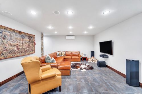 795 Kearny Dr, Valley Stream NY 11581-3624 exterior