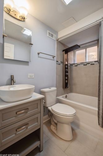 9438 Prairie Ave, Chicago IL  60619-7220 exterior