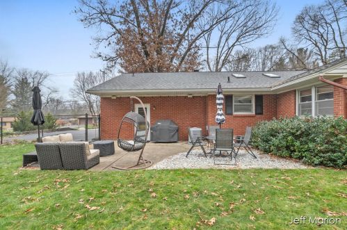 7146 Thorncrest Dr, Grand Rapids MI 49546-7358 exterior