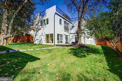 4624 Asbury Pl, Washington DC  20016-4325 exterior