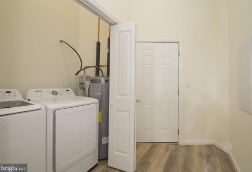 687 Broad St, Philadelphia PA  19123-2418 exterior