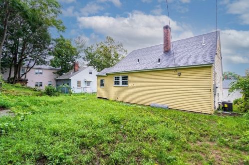 17 Ives St, Worcester MA  01603-2614 exterior