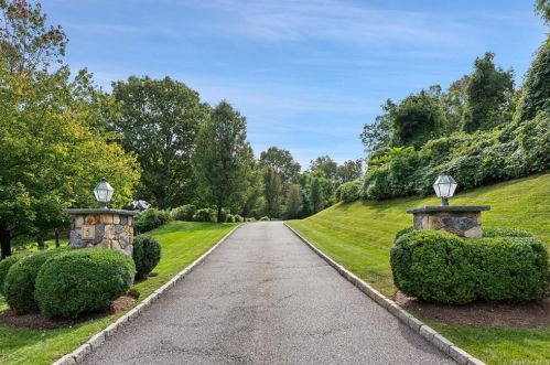 5 Dellwood Farm Way, Armonk NY 10504-1249 exterior