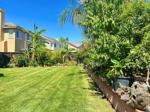 3851 Bluff St, Perris CA 92571-7595 exterior