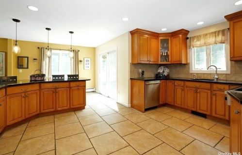 140 Cornell Dr, Commack NY 11725-2504 exterior