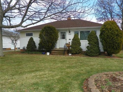 7631 Sleepy Hollow Dr, Cleveland, OH 44130-5850