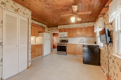 38034 North Shore Ave, Waukegan IL 60087-1647 exterior