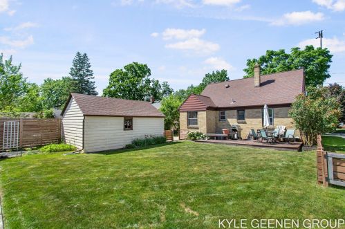 1114 Northlawn St, Grand Rapids MI 49505-3724 exterior