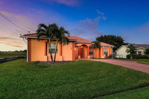 386 Dalton Cir, Fort Pierce FL 34953-5850 exterior