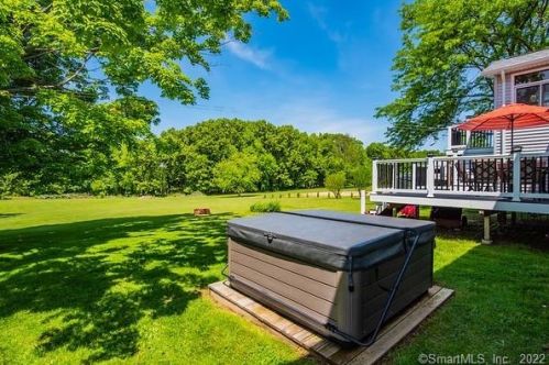 54 Kibbe Rd, Ellington CT 06029-2511 exterior