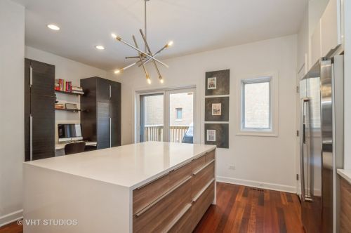 3155 Honore St, Chicago IL 60622-1011 exterior