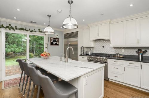 75 Nursery St, Norwalk CT 06850-1707 exterior