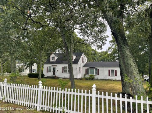 1035 Old Farm Rd, Point Pleasant Beach NJ 08742-4047 exterior