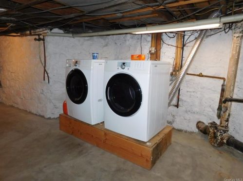 88 Grand Ave, Middletown NY 10940-3925 exterior