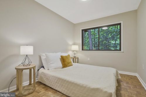 2361 Emerald Hts Ct, Herndon VA 20191-1752 exterior