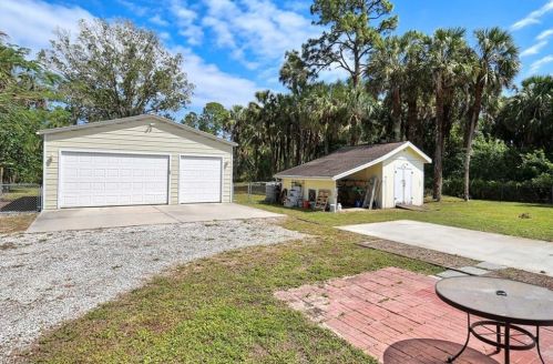 685 12 Ave, Naples FL 34120-6337 exterior