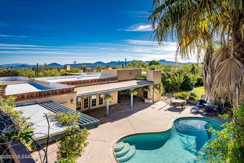 5925 Mina Vis, Tucson AZ 85718-4128 exterior