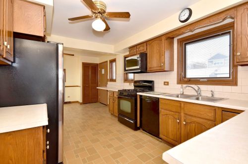 6696 Olympia Ave, Chicago IL 60631-1518 exterior