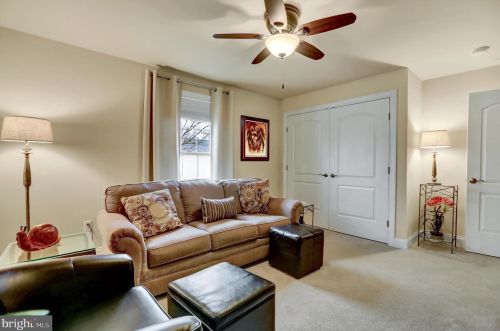 85 Midway Farms Ln, Lancaster PA 17602-2670 exterior