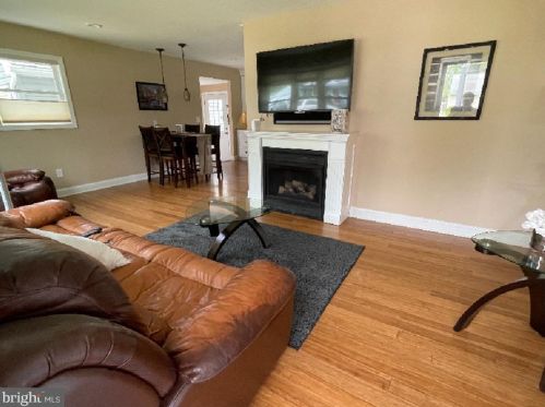 13 Matthew Dr, Trenton, NJ 08628-3340