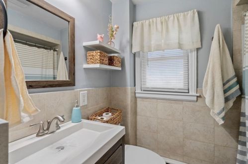 4 Ludington Rd, Worcester MA 01602-3223 exterior