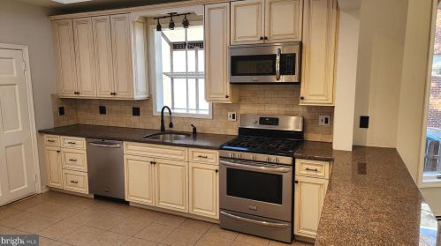 725 Collings Ave, Camden NJ  08107-1725 exterior