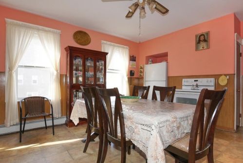 10 Bedford Ave, Worcester MA 01604-4739 exterior