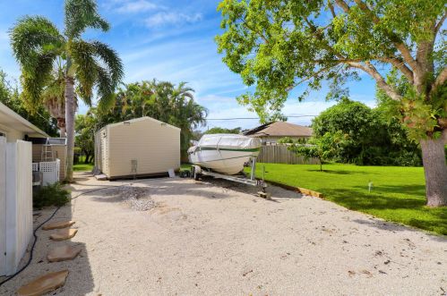 2910 Cates Cir, Fort Pierce FL  34952-5812 exterior