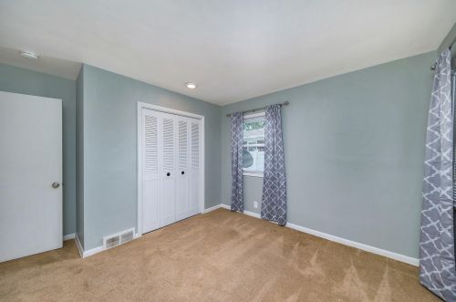 5788 Riverview Dr, Kalamazoo MI 49004-1549 exterior