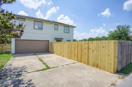8216 Alum Rock Dr, Austin TX  78747-3706 exterior