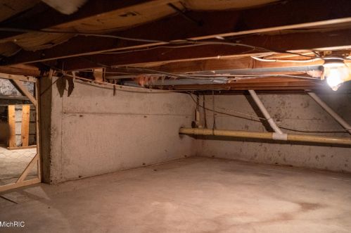 4206 Lk Frst Dr, Kalamazoo MI 49008-3309 exterior