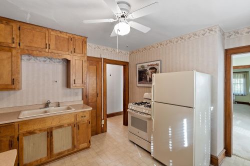 2233 63, Milwaukee WI 53213-1558 exterior