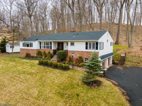 51 Mount Horeb Rd, Warren, NJ 07059-6822