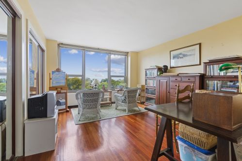 1550 Lake Shore Dr, Chicago IL  60610-1675 exterior