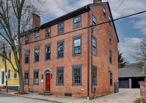 136 Transit St, Providence, RI 02906-1024