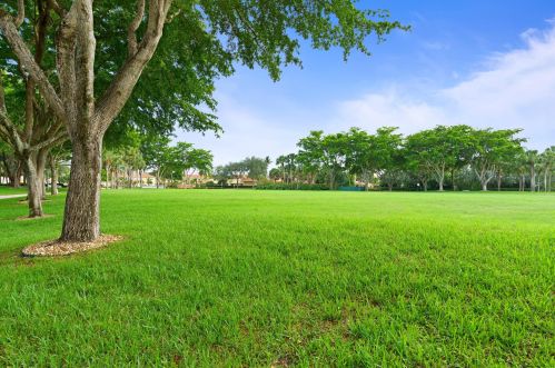 311 Buttonwood Ln, Boynton Beach FL 33436-7121 exterior