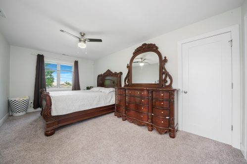 5606 Parkside Ave, Chicago IL 60646-6421 exterior