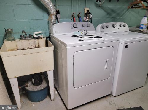 987 Hermosa Ave, Lancaster PA 17601-1526 exterior