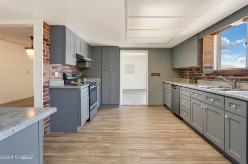 1401 Brown Ave, Tucson AZ 85710-3174 exterior