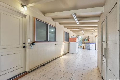 1218 Farr Ln, Honolulu, HI 96819-3465