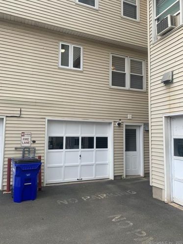 37 Church St, Windsor Locks CT 06096-2314 exterior